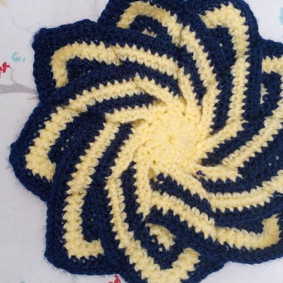Handmade Crochet Lot of2Flowers Navy&YellowCrochet7" HomeDecorationCupGlassStand - Picture 3 of 6